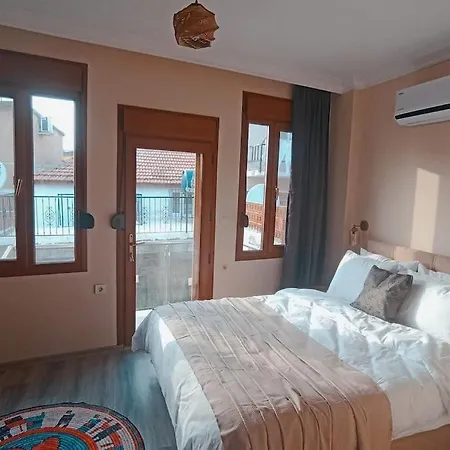 Deniz Manzarali Mustakil Ev Aybalik بيت للعطل
